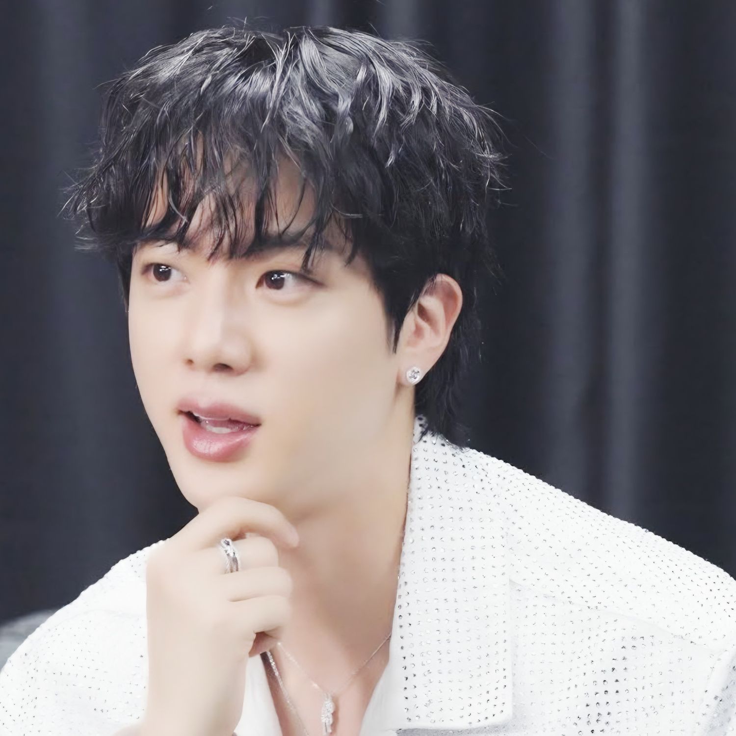Potret di balik layar Jin (BTS)