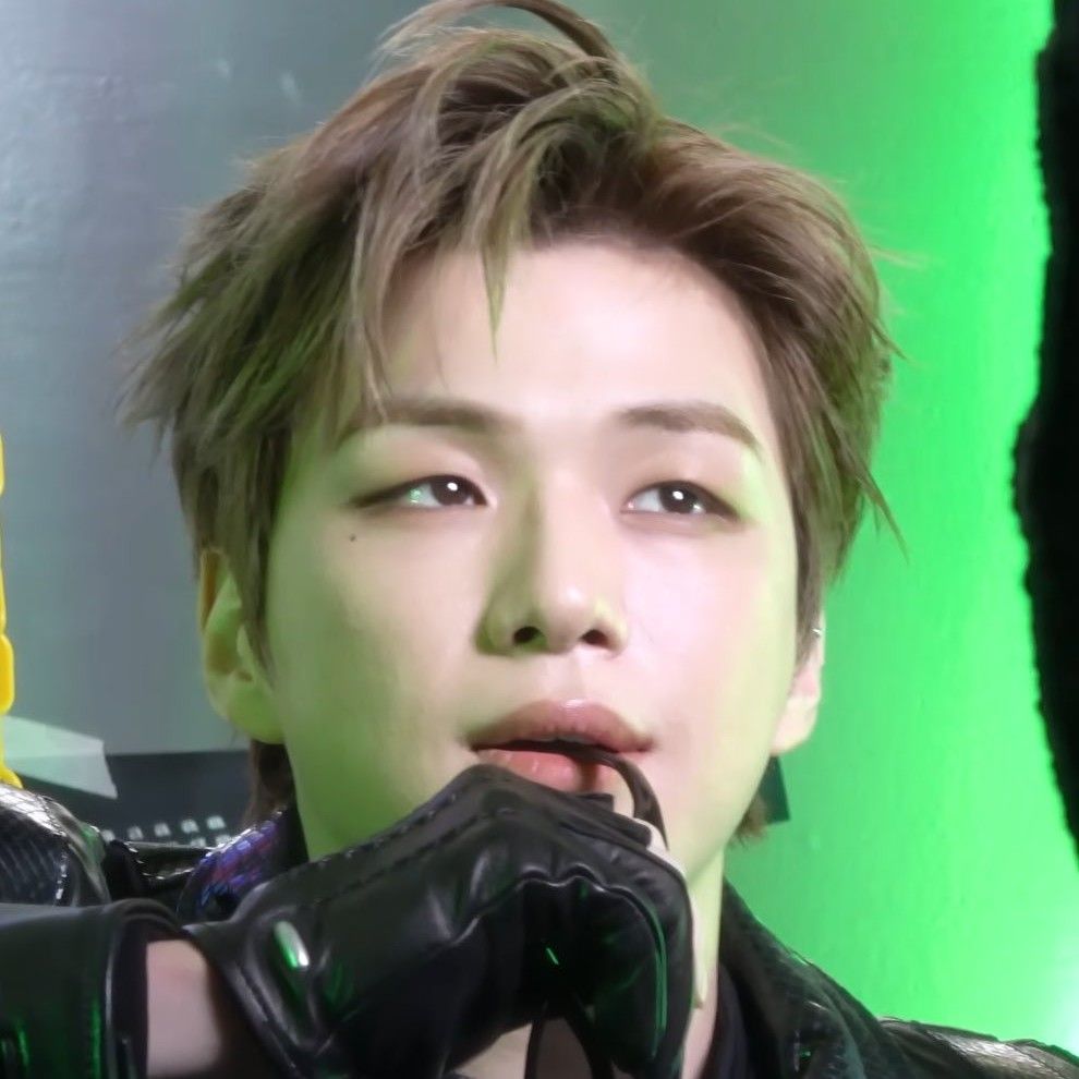 강다니엘의 비하인드 컷