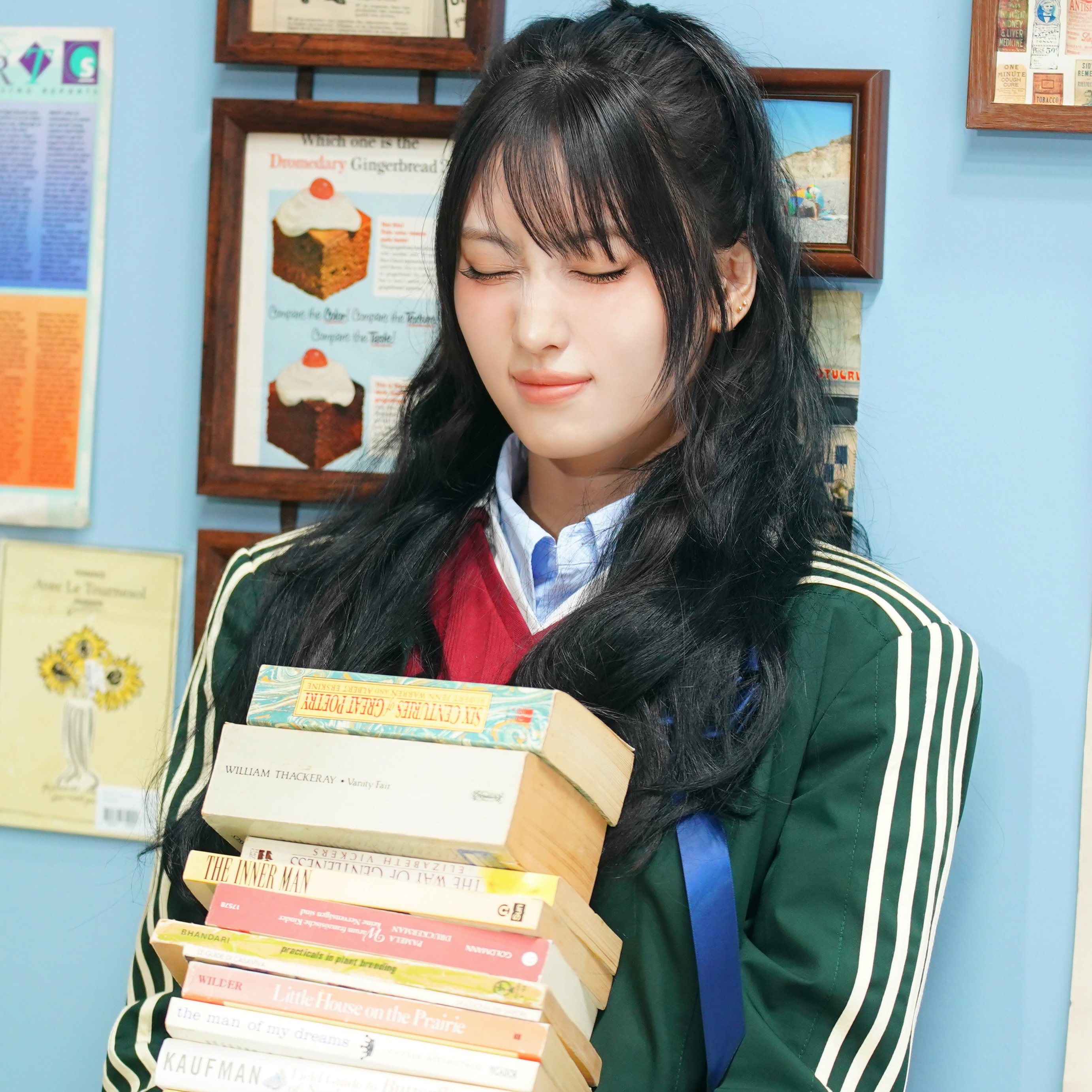 Foto terbaru Momo (TWICE)