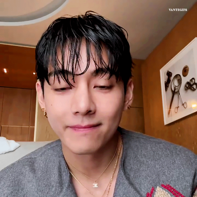 Latest photo of V (BTS)