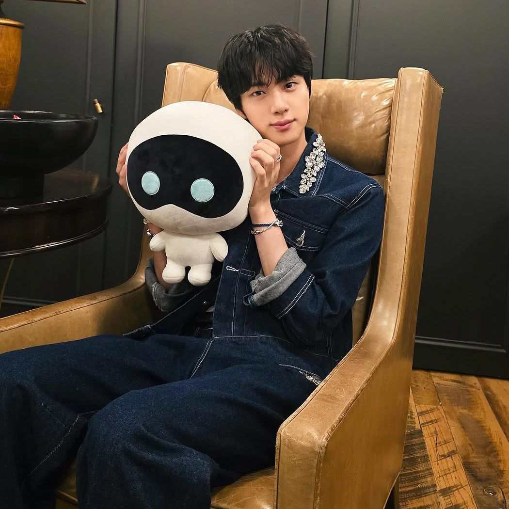Latest photo of Jin (BTS)
