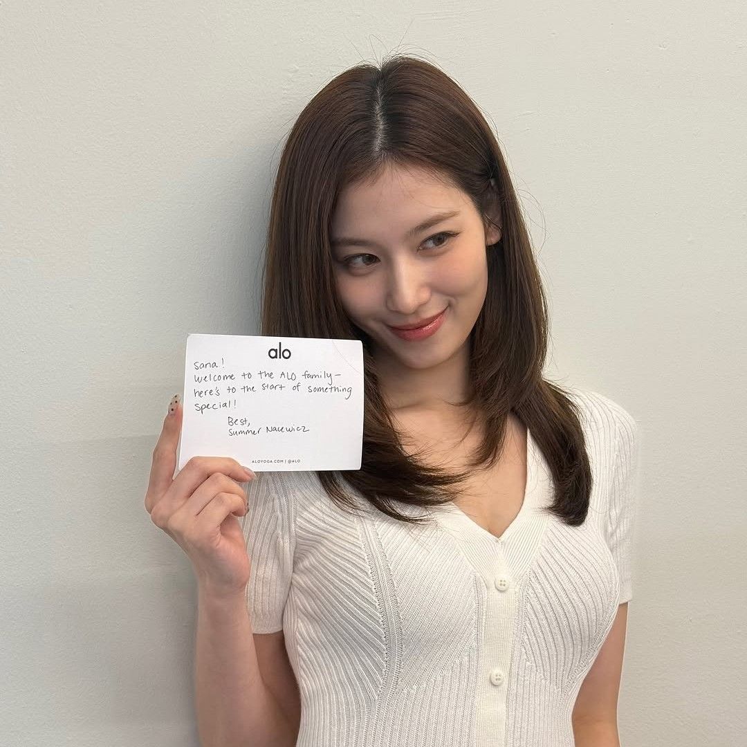 Latest photo of Sana (TWICE)
