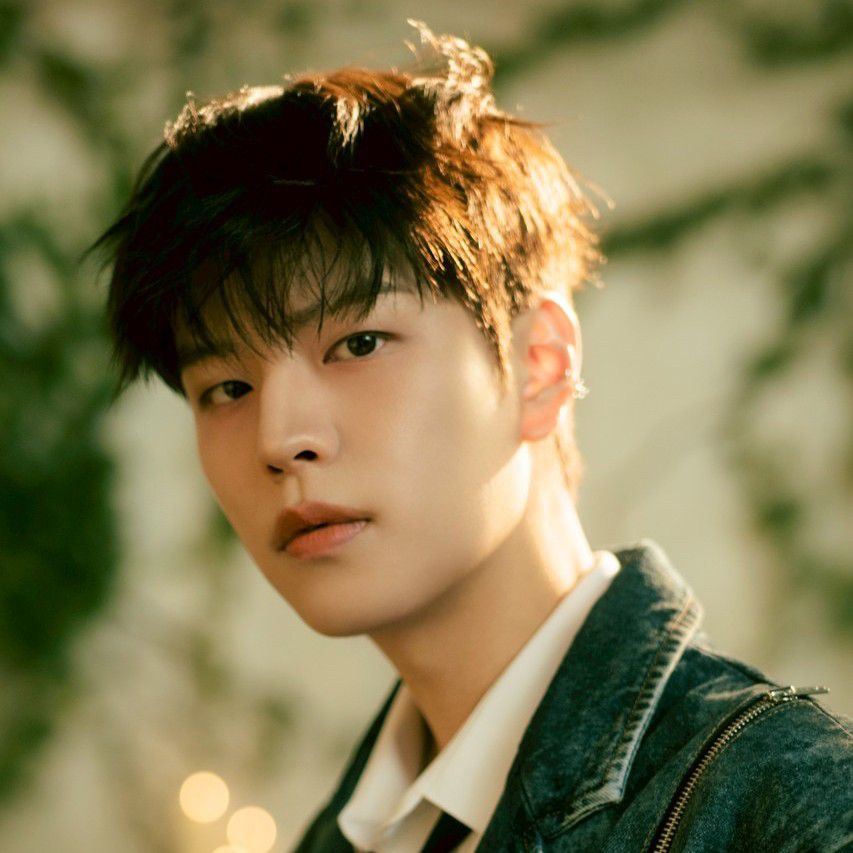 Foto aktivitas terbaru Seungmin (Stray Kids)