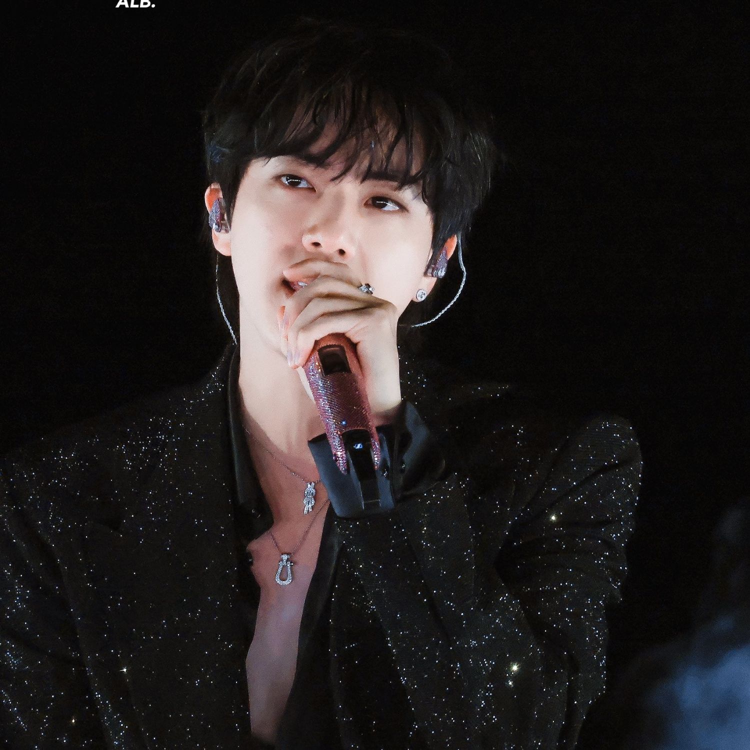 Jin (防弹少年团)的最新活动照片