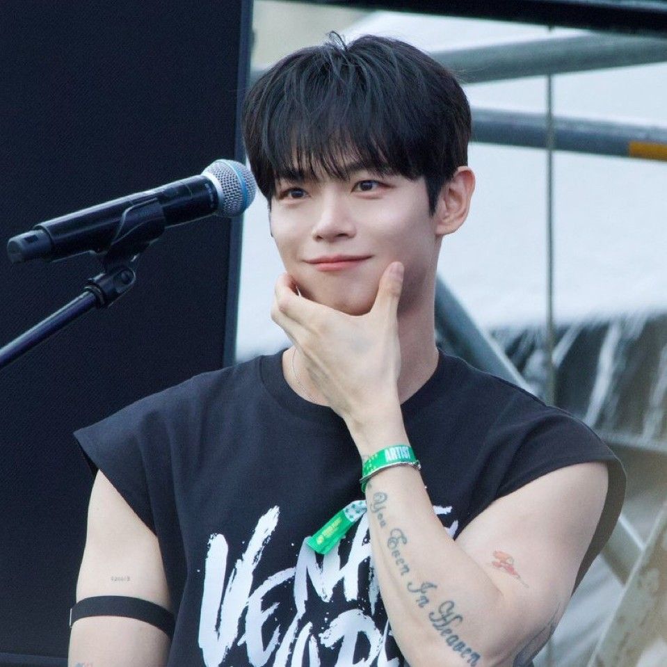 Behind-the-scenes cut of Shin Yechan (LUCY)
