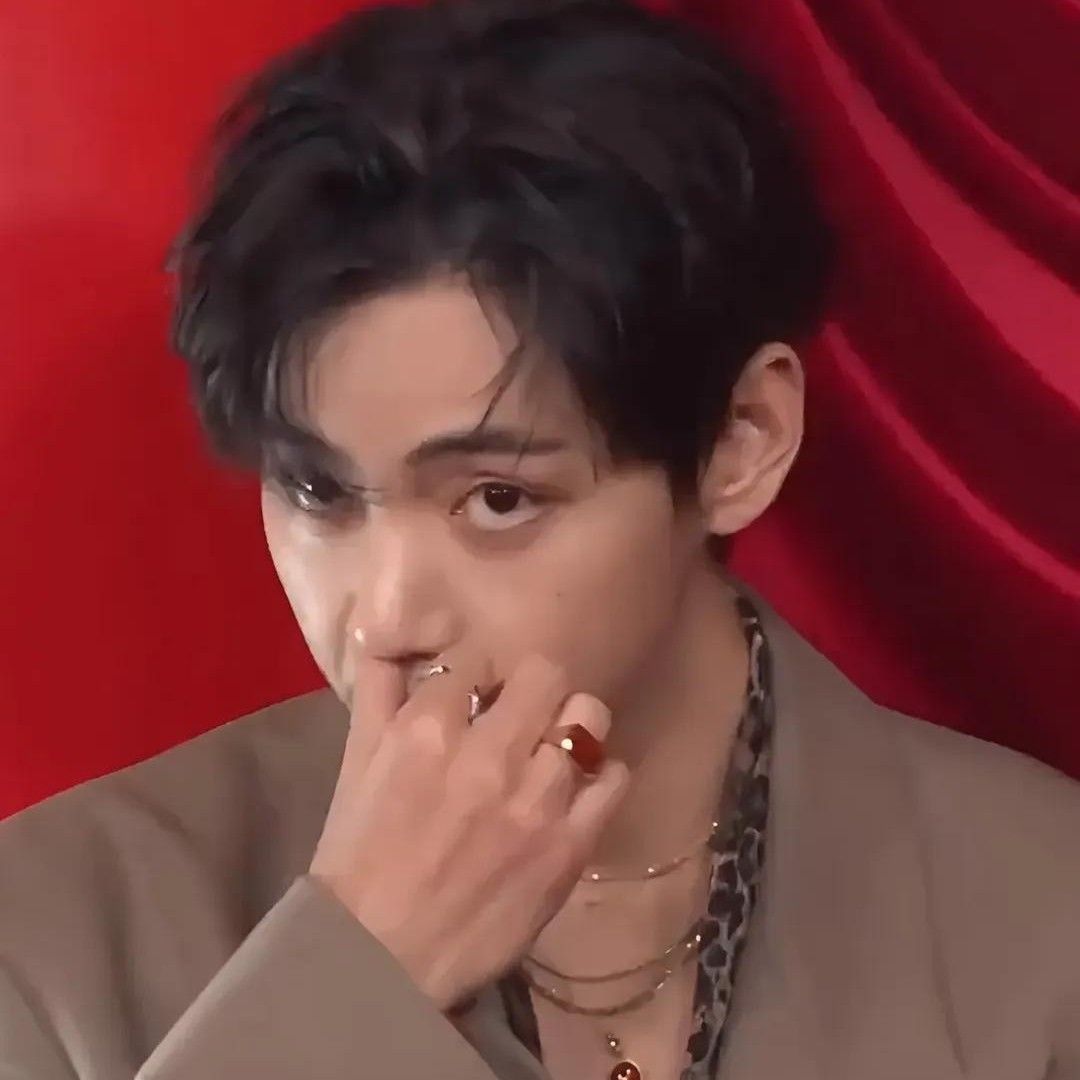 Behind-the-scenes cut of V (BTS)