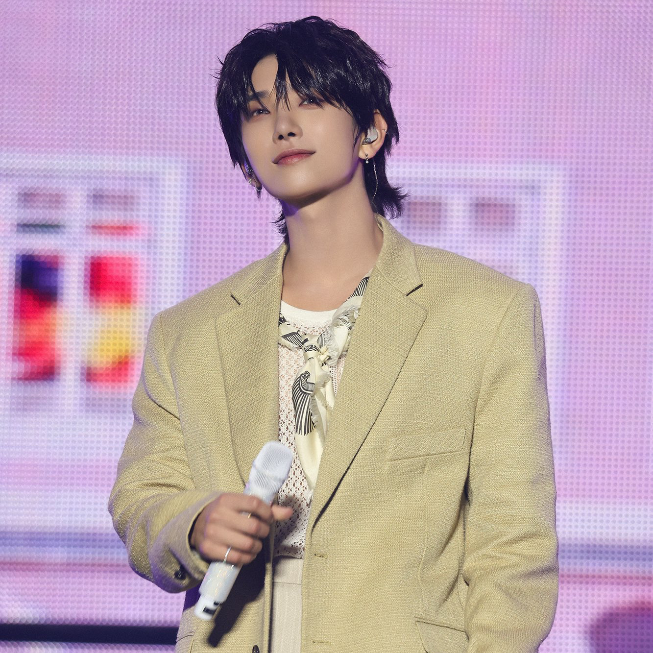 Latest photo of Joshua (SEVENTEEN)