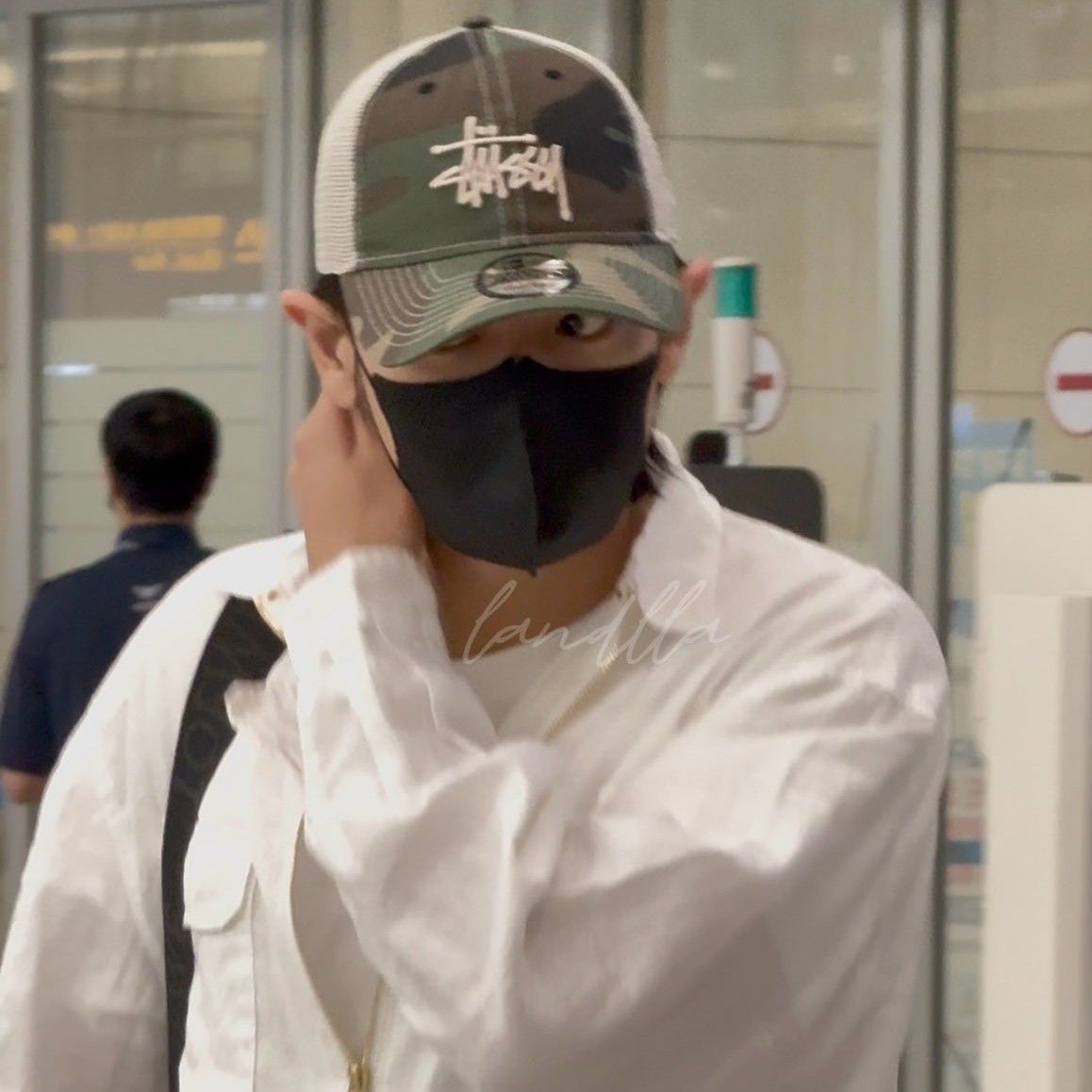 Behind-the-scenes cut of Chanyeol (EXO)