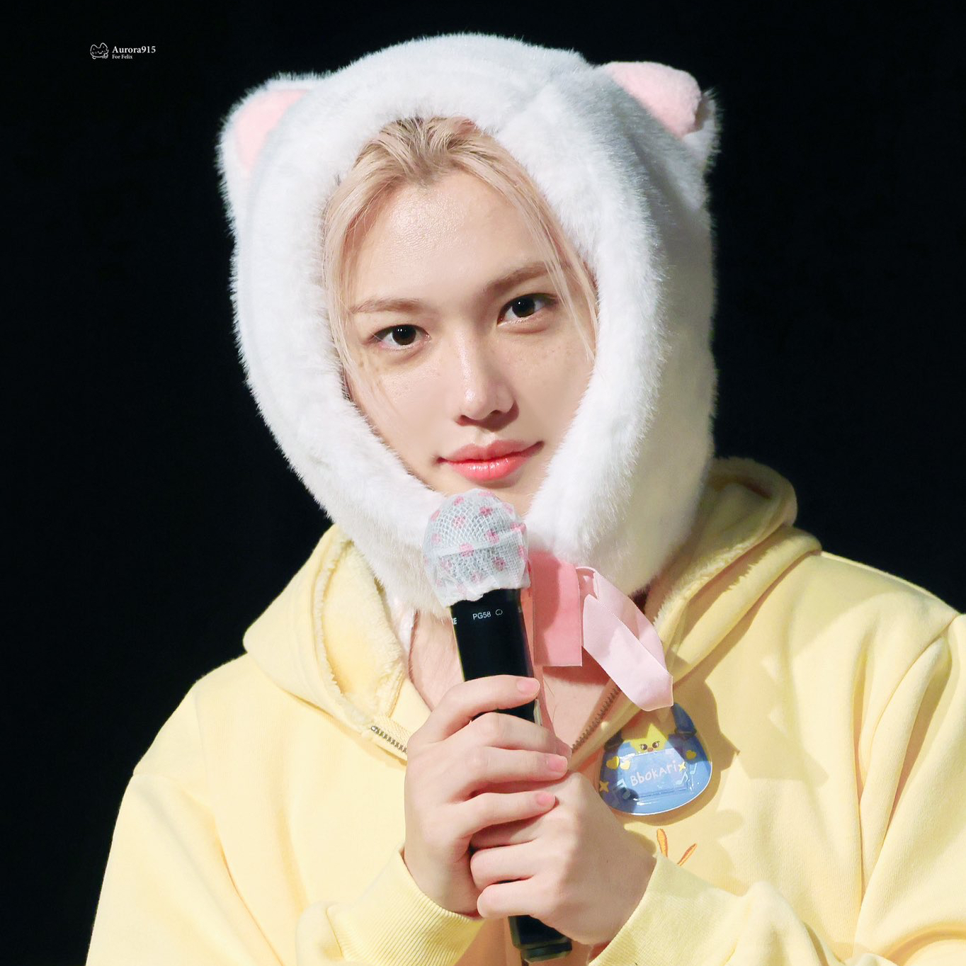 Recent activity shot of Felix (Stray Kids)