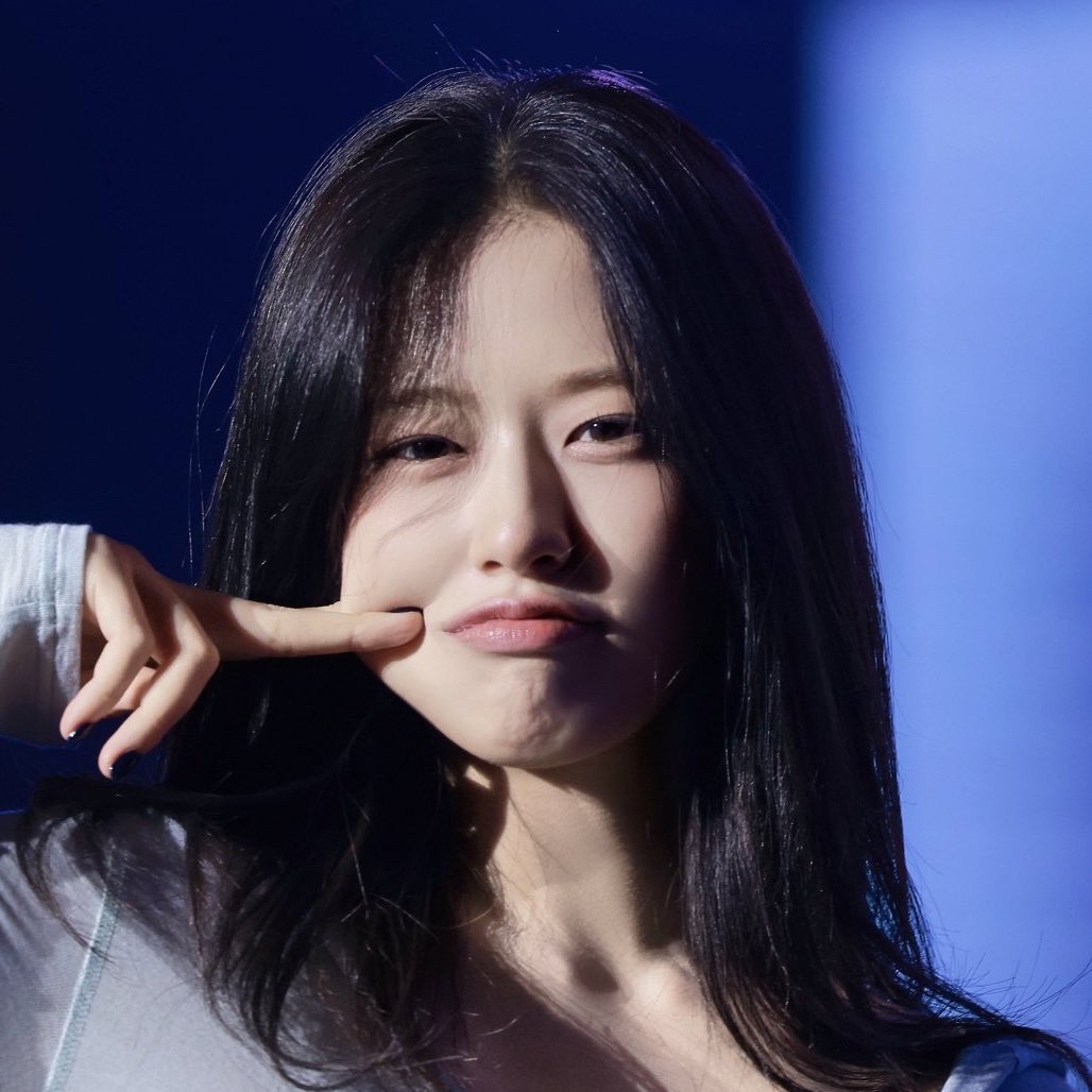 안유진 (IVE) 최근 활동샷