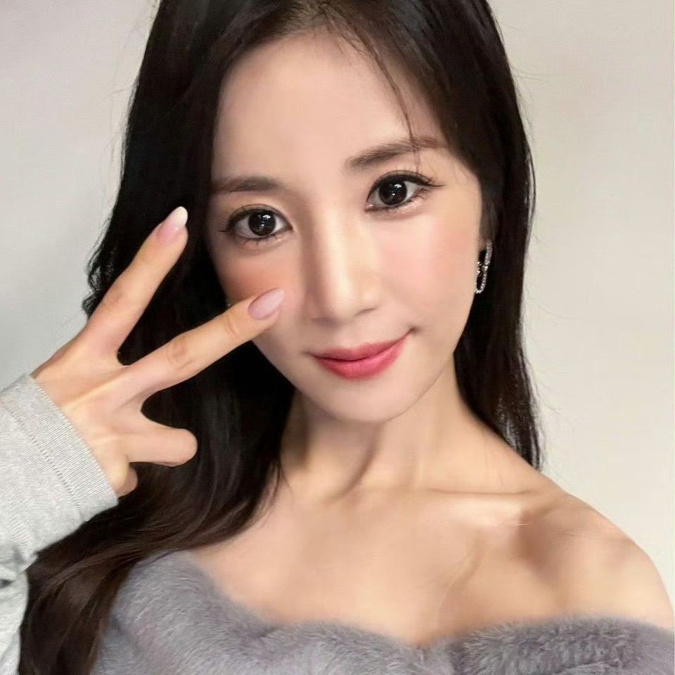 Behind-the-scenes cut of Park Chorong (Apink)