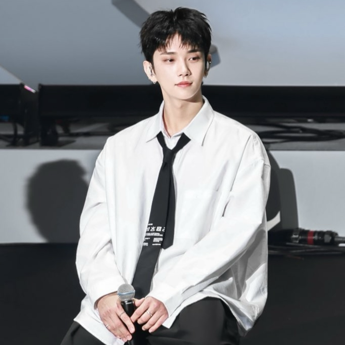 A moment captured by Joshua (SEVENTEEN)'s fan