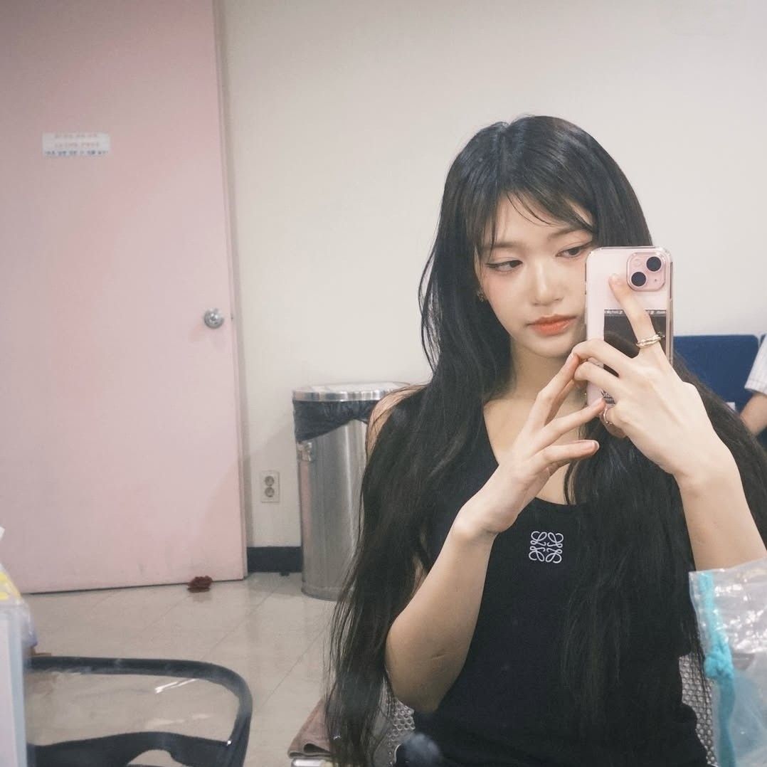 Recent activity shot of Leeseo (IVE)