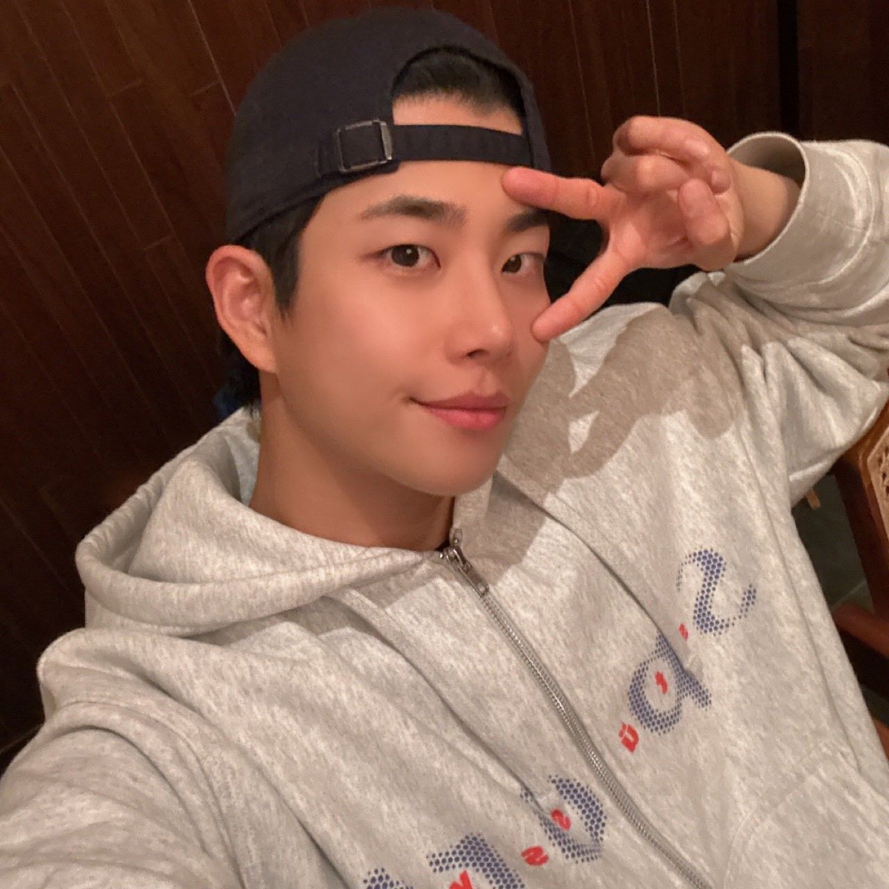 A moment captured by MJ (ASTRO)'s fan