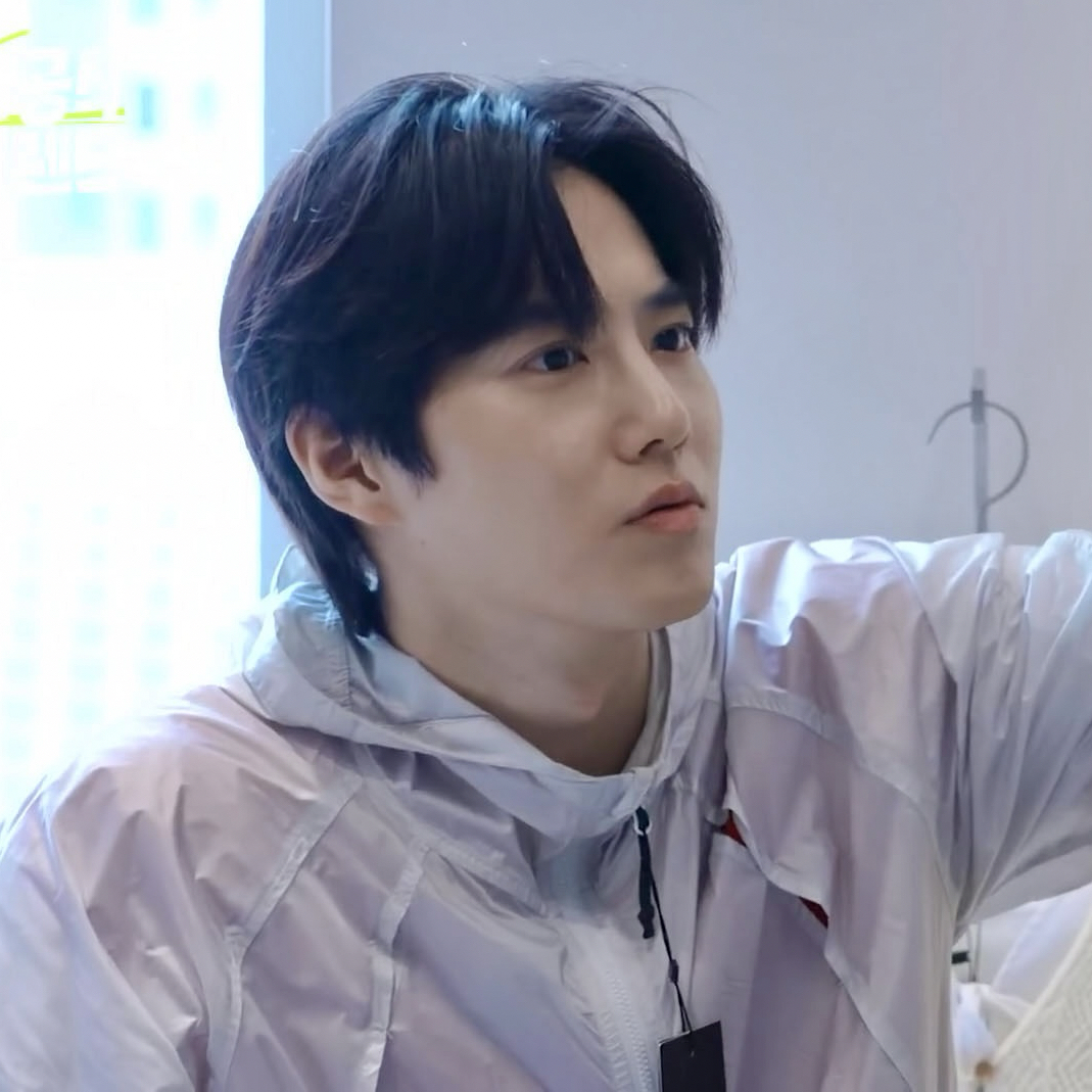 Foto aktivitas terbaru Suho (EXO)
