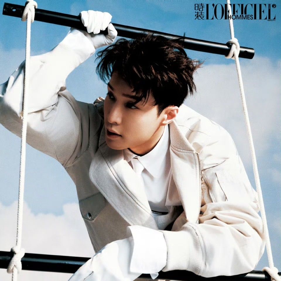 Recent activity shot of Lay (EXO)