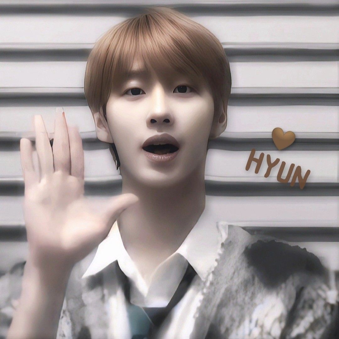 Behind-the-scenes cut of Hyun