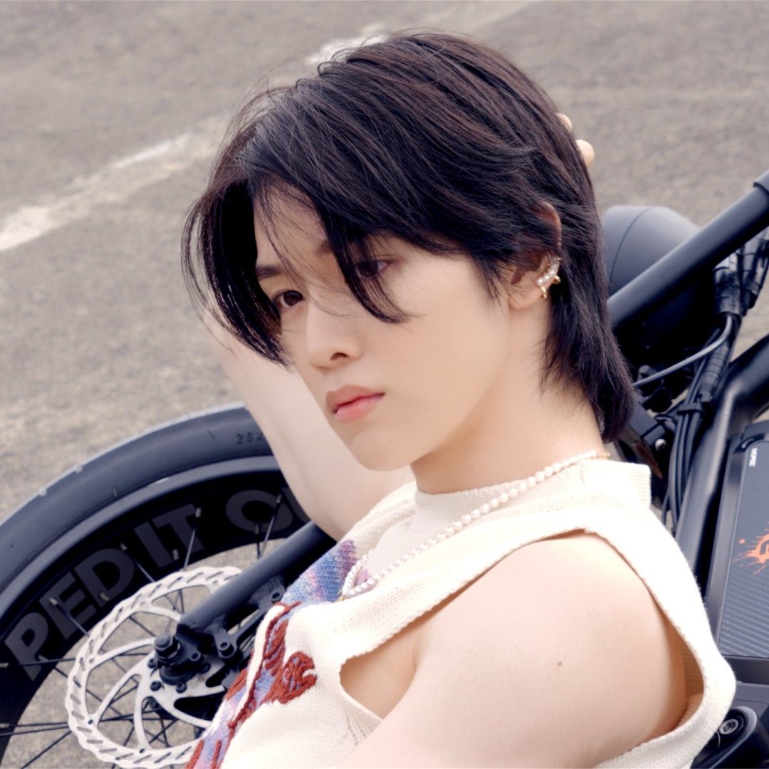 Latest photo of Sungchan (RIIZE)