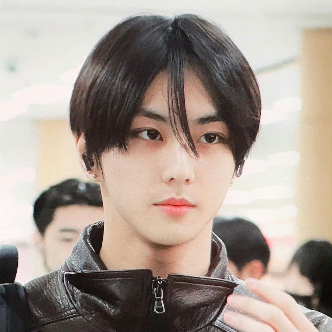 Latest photo of Jungwon (ENHYPEN)