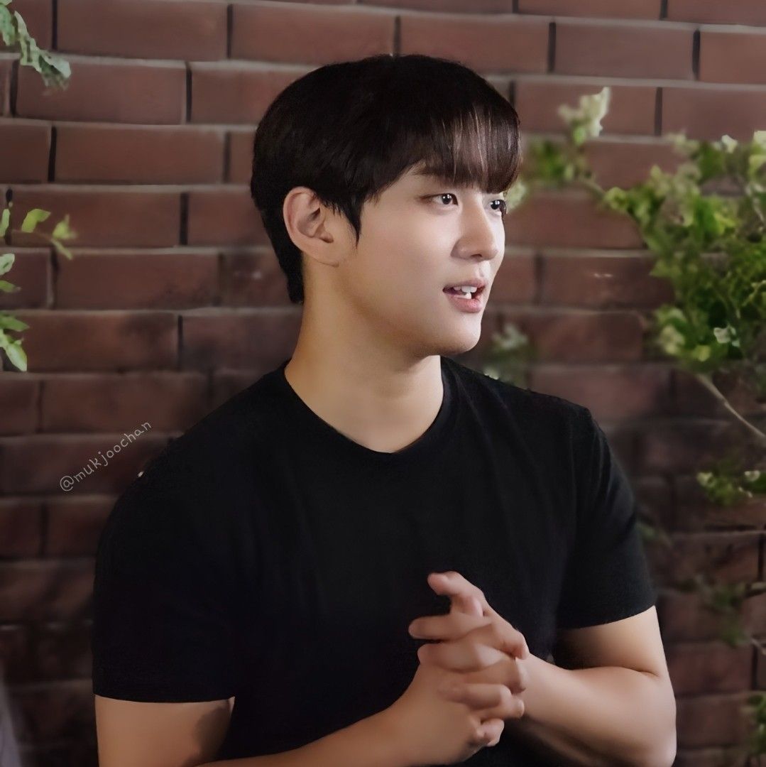 Behind-the-scenes cut of Hong Joochan (GoldenChild)