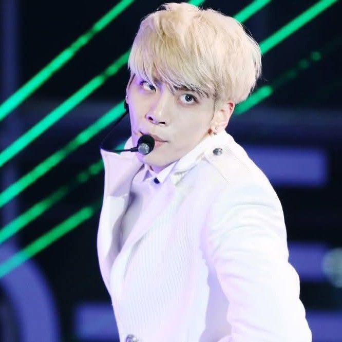 A moment captured by Jonghyun (SHINee)'s fan