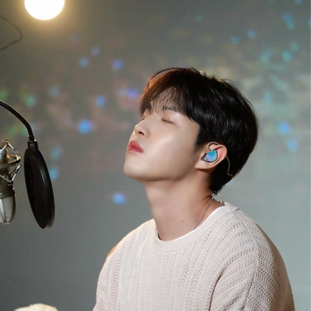 Behind-the-scenes cut of Kim Jaehwan