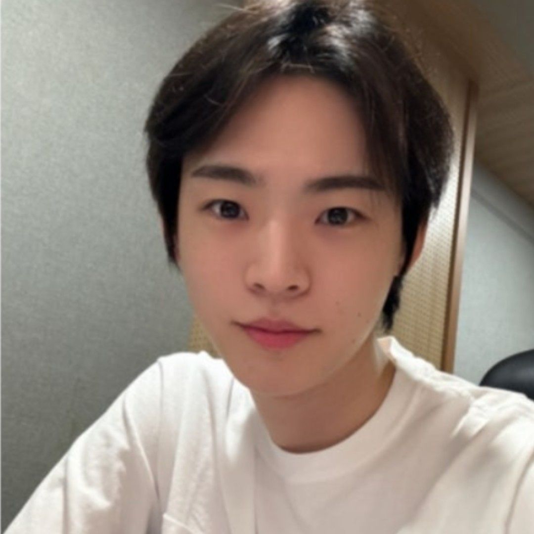 Latest photo of Hyojin (ONF)