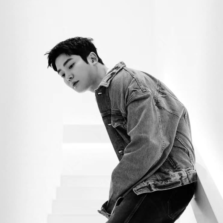 A moment captured by Rowoon's fan