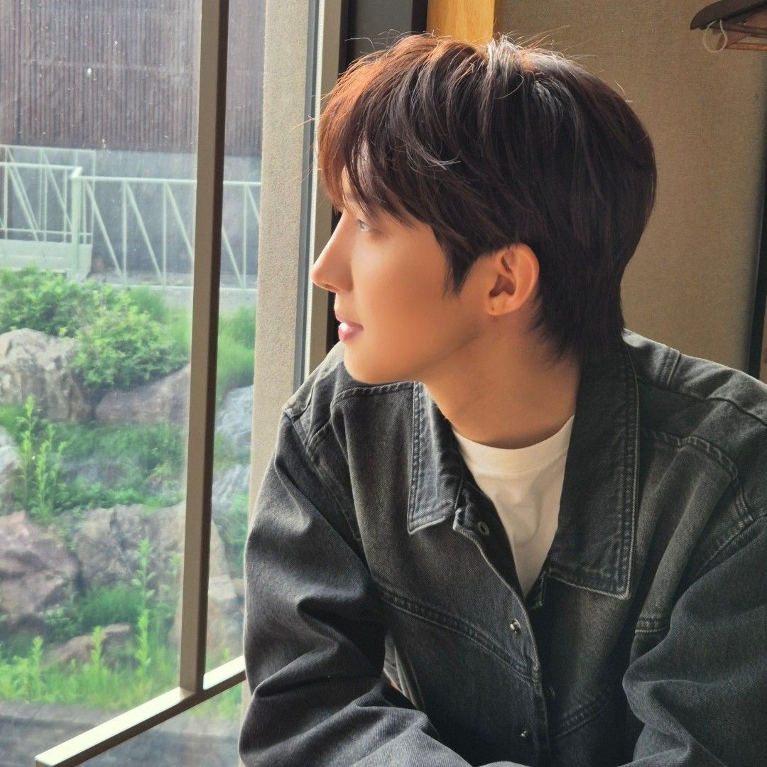 Behind-the-scenes cut of Hui (PENTAGON)