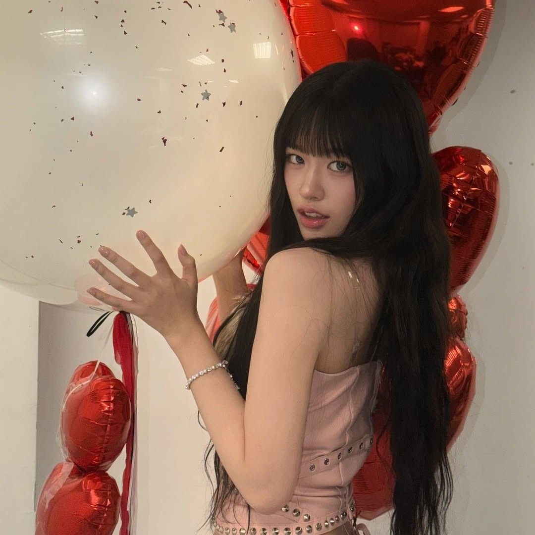 Behind-the-scenes cut of An Yujin (IVE)