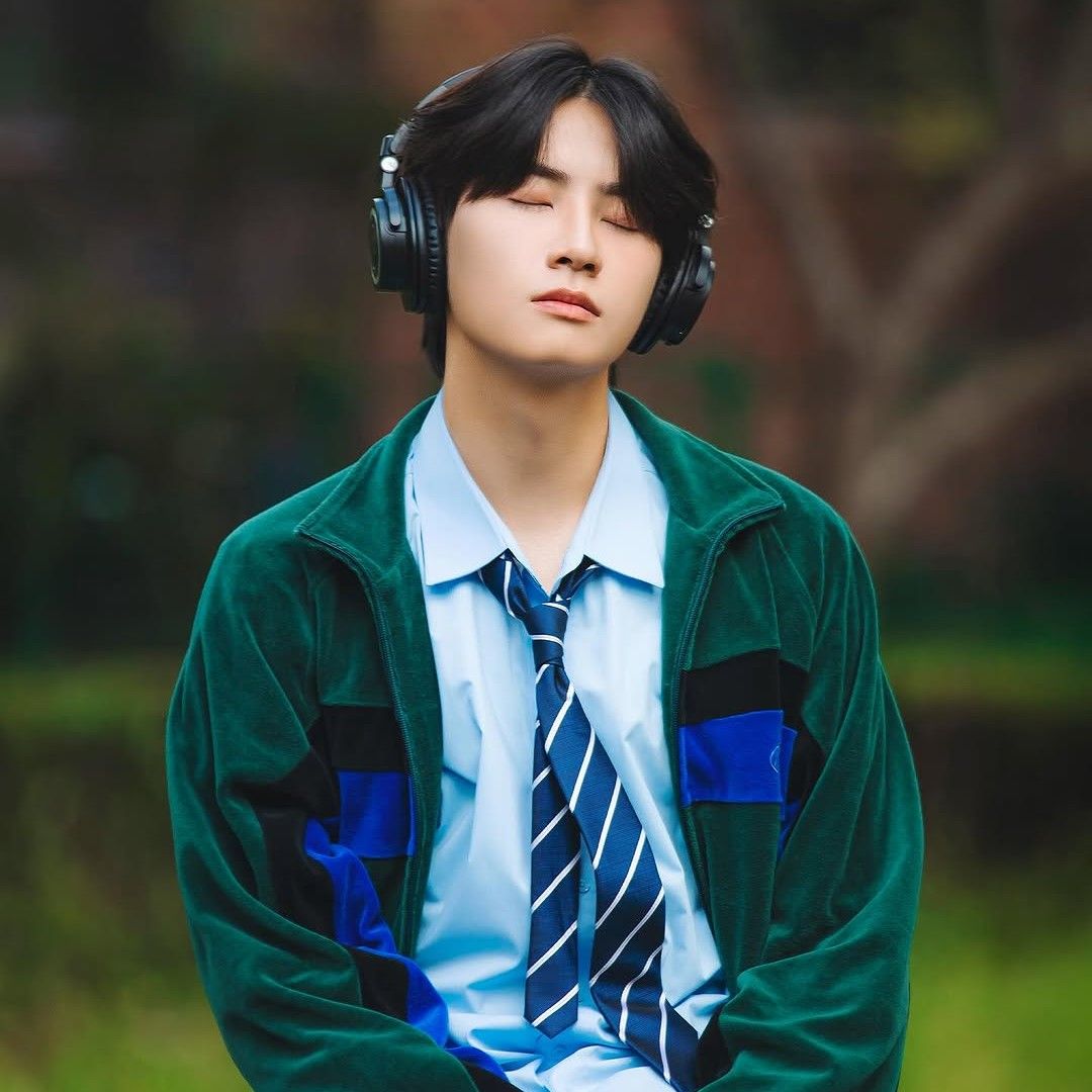 Behind-the-scenes cut of Lee Jinhyuk