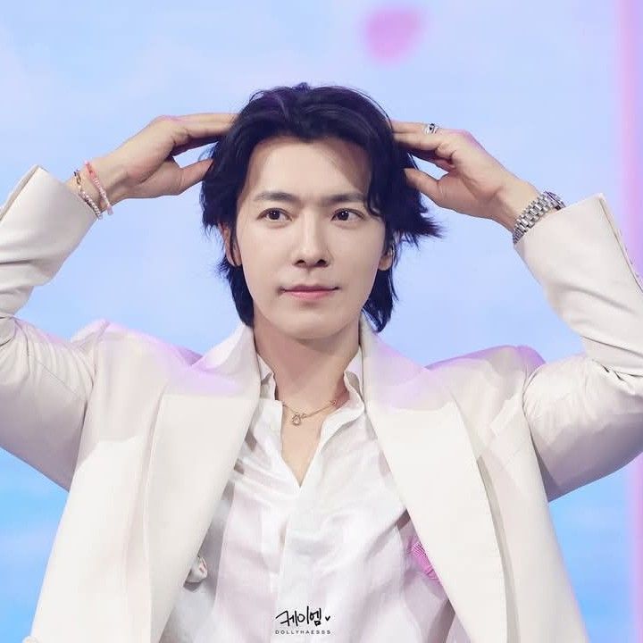 Recent activity shot of Super Junior