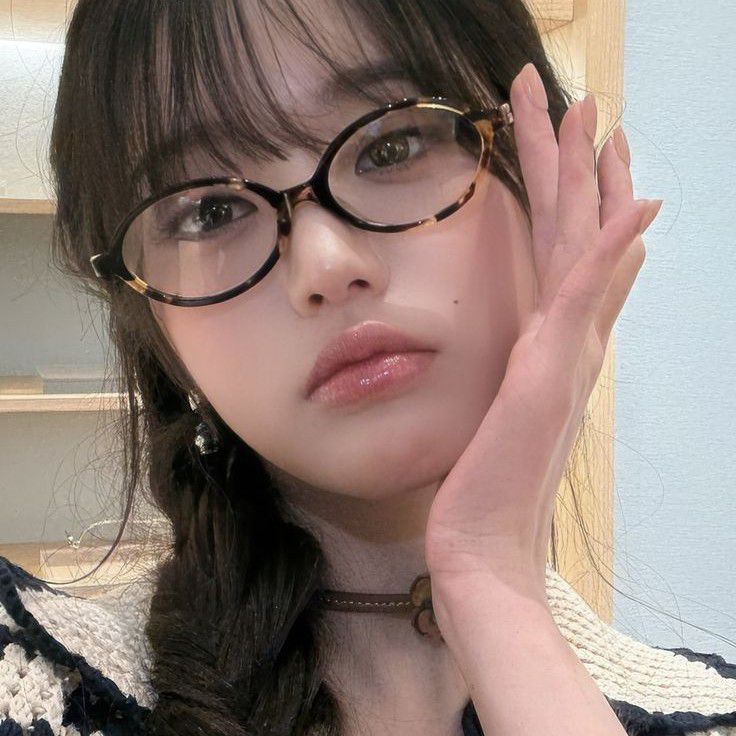 Behind-the-scenes cut of Jang Wonyoung (IVE)