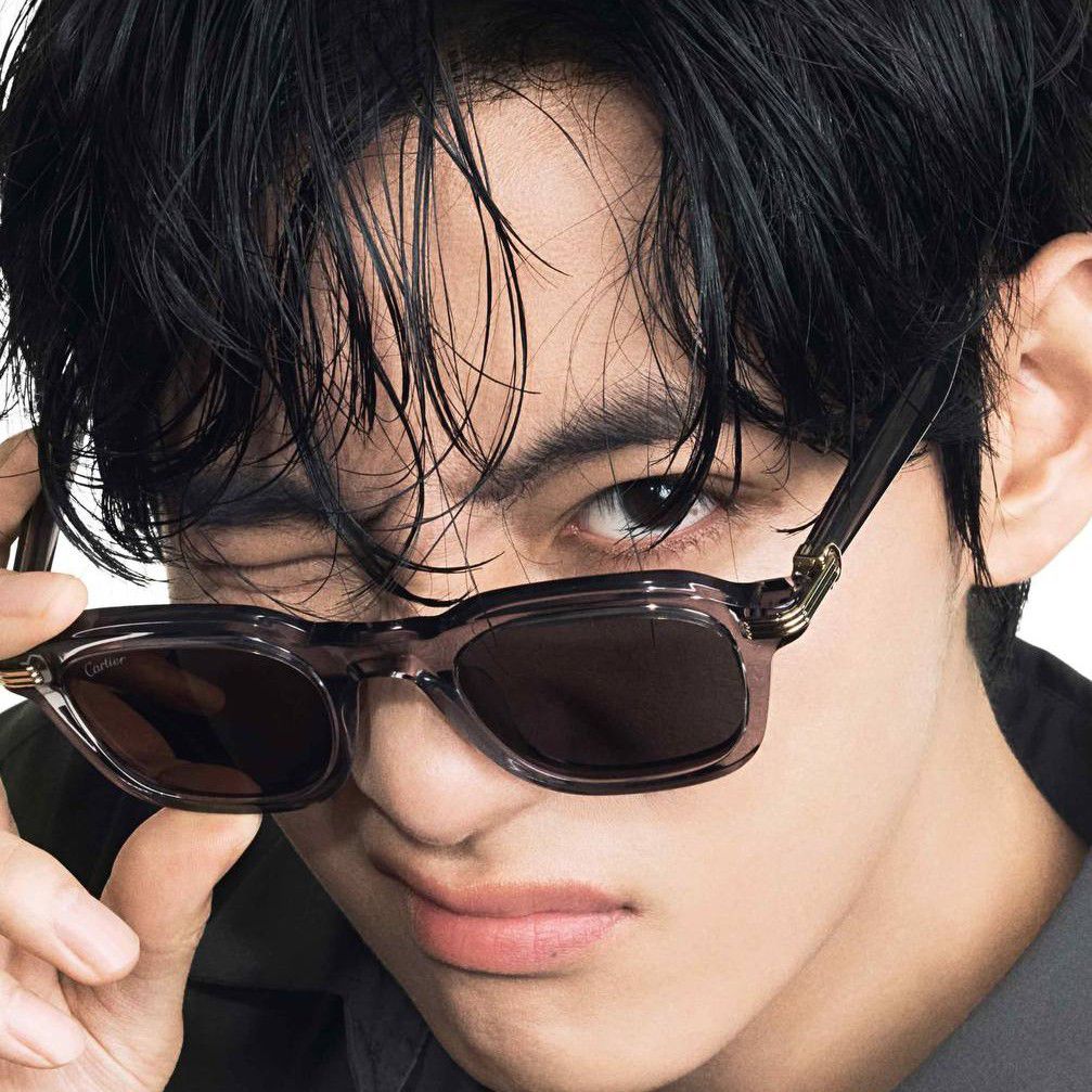 Latest photo of V (BTS)