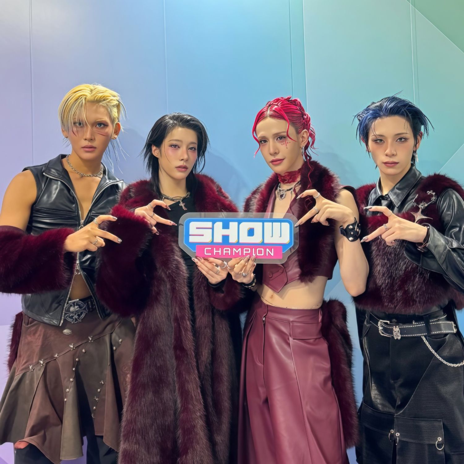 A moment captured by XLOV's fan