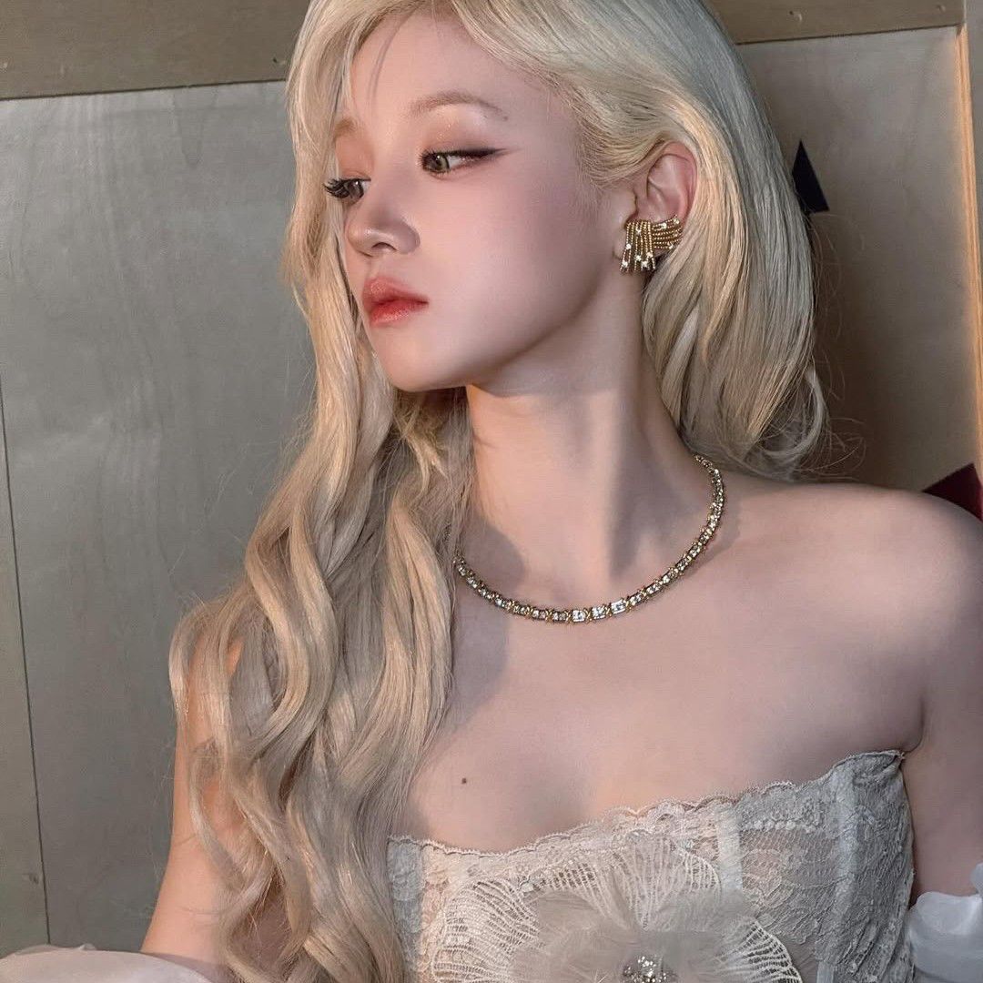Latest photo of Yuqi (i-dle)