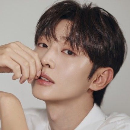 A moment captured by Yoon Jisung's fan