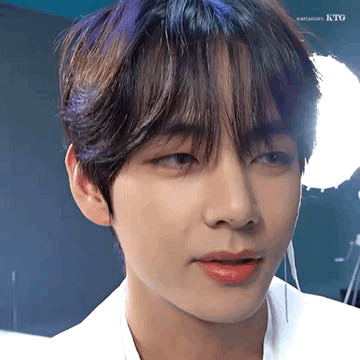 Foto aktivitas terbaru V (BTS)