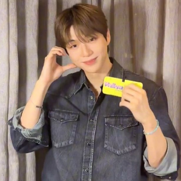 강다니엘의 비하인드 컷