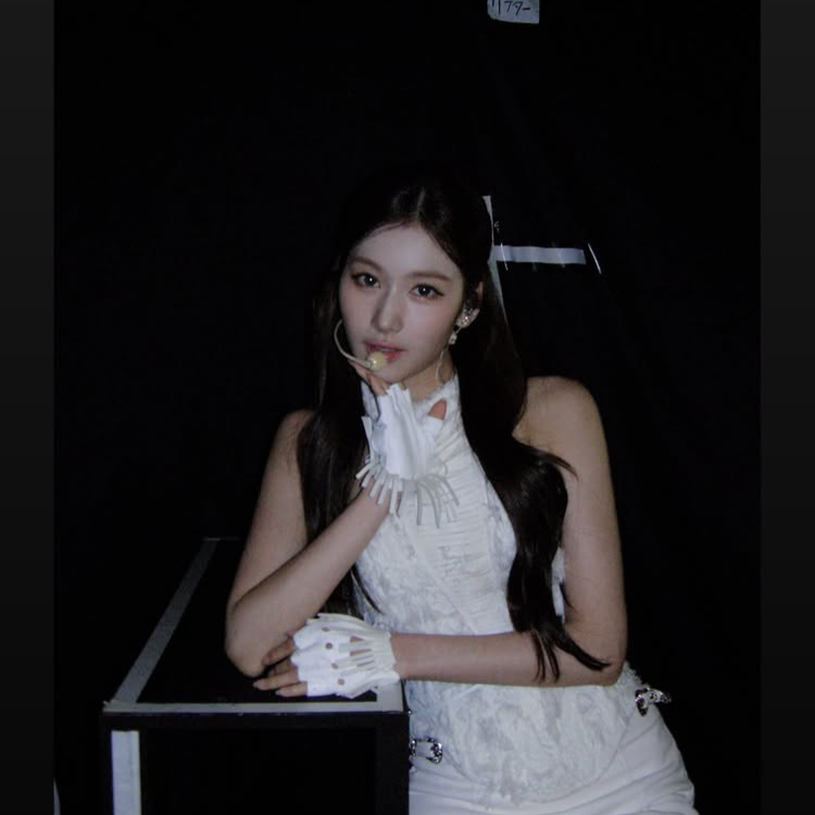 Latest photo of Sana (TWICE)