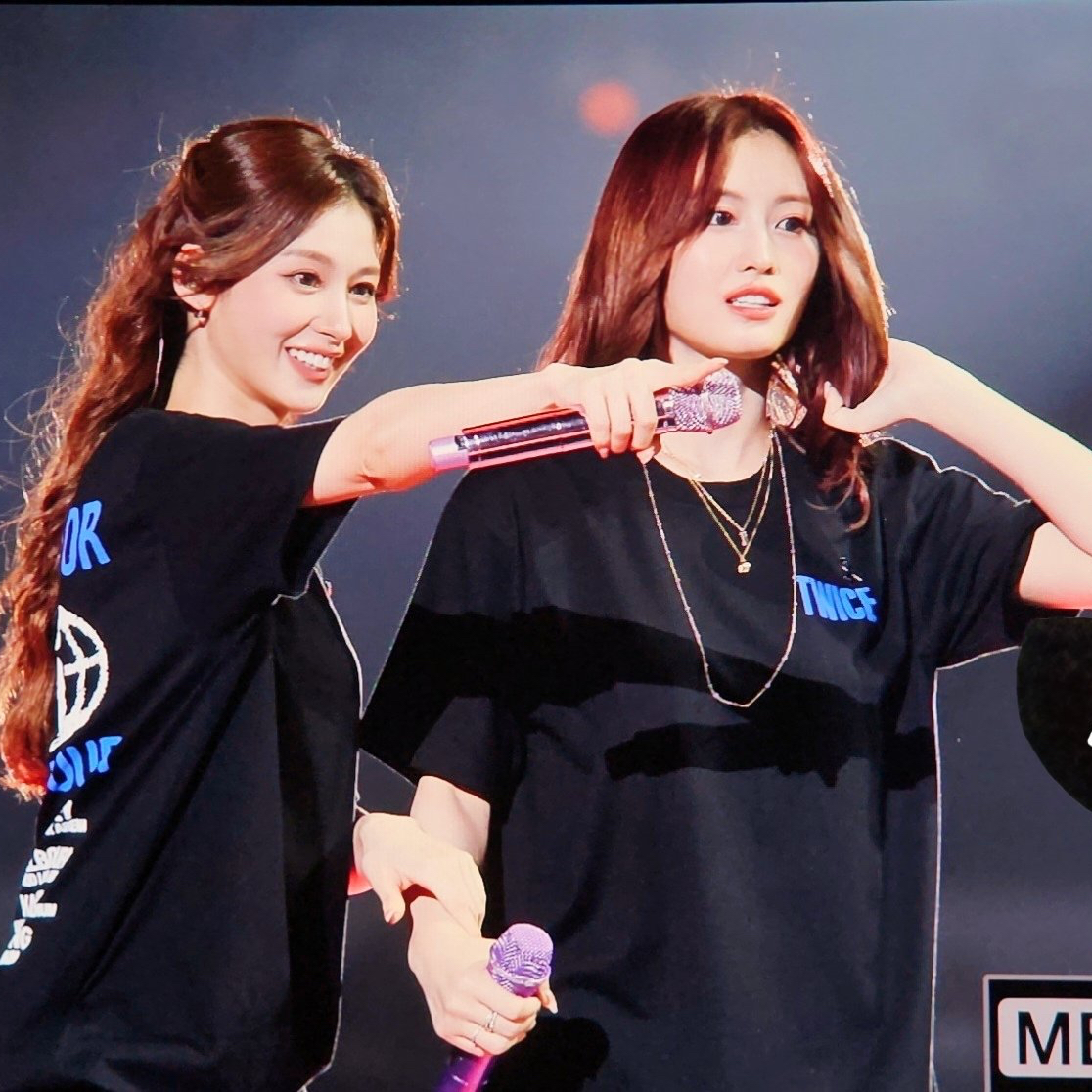 Momen yang diabadikan oleh penggemar TWICE