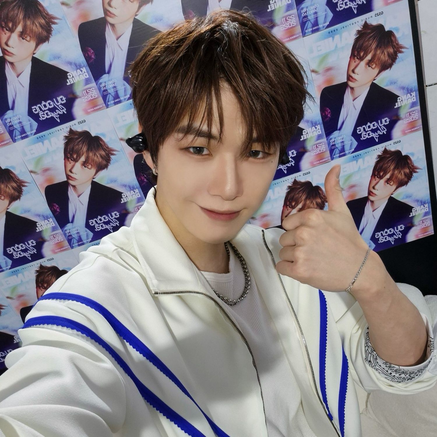 강다니엘의 비하인드 컷