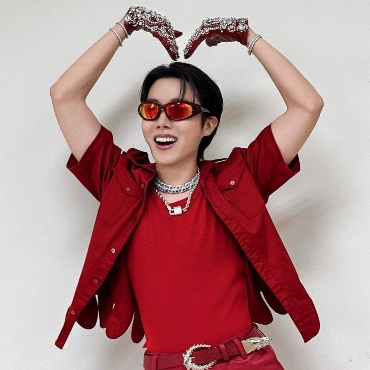 제이홉 (방탄소년단)의 최신 사진