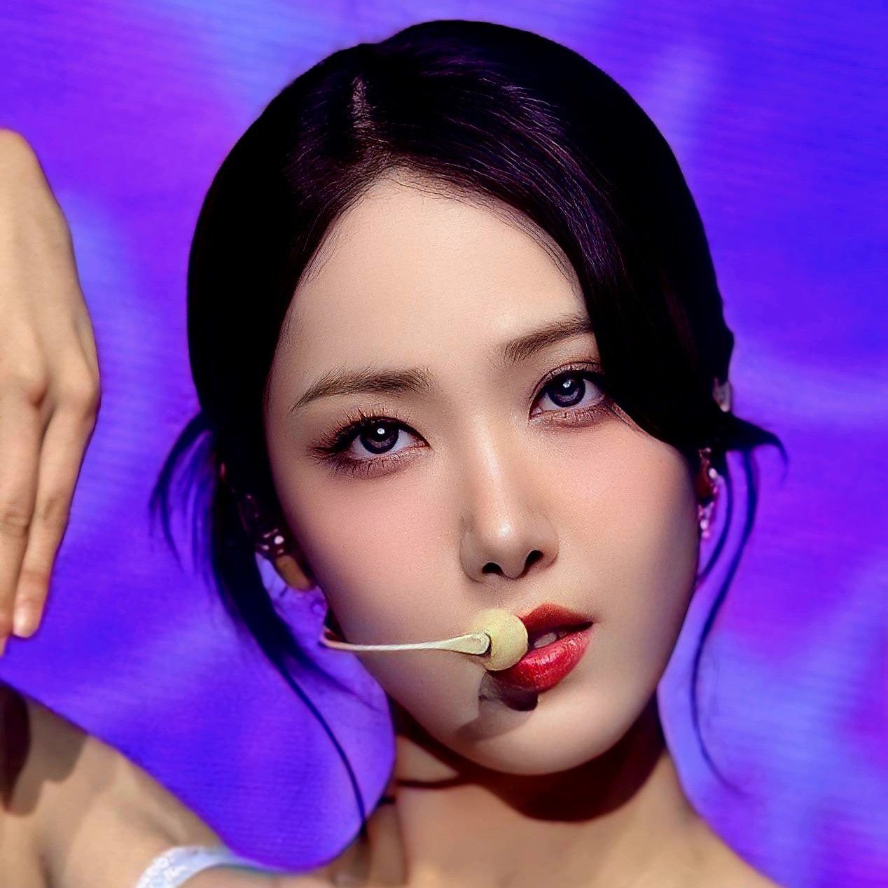 A moment captured by VIVIZ's fan