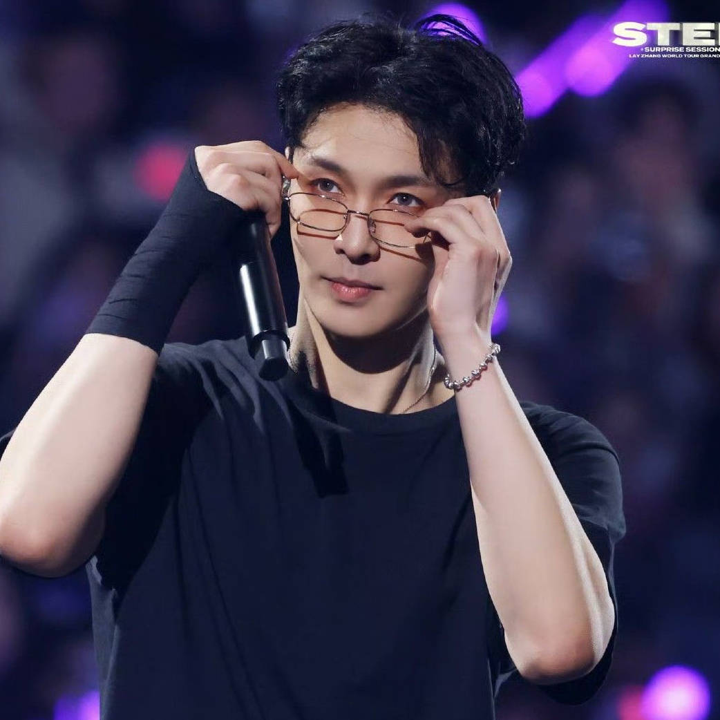 Recent activity shot of Lay (EXO)