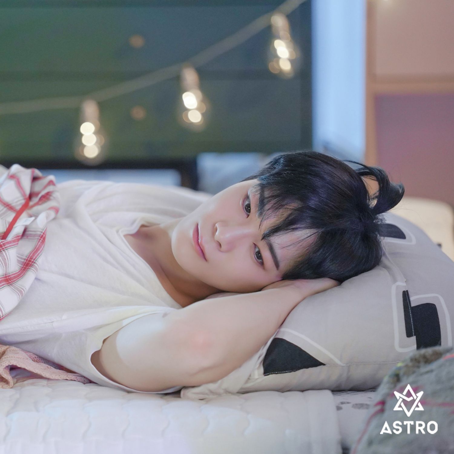 Latest photo of Moonbin (ASTRO)