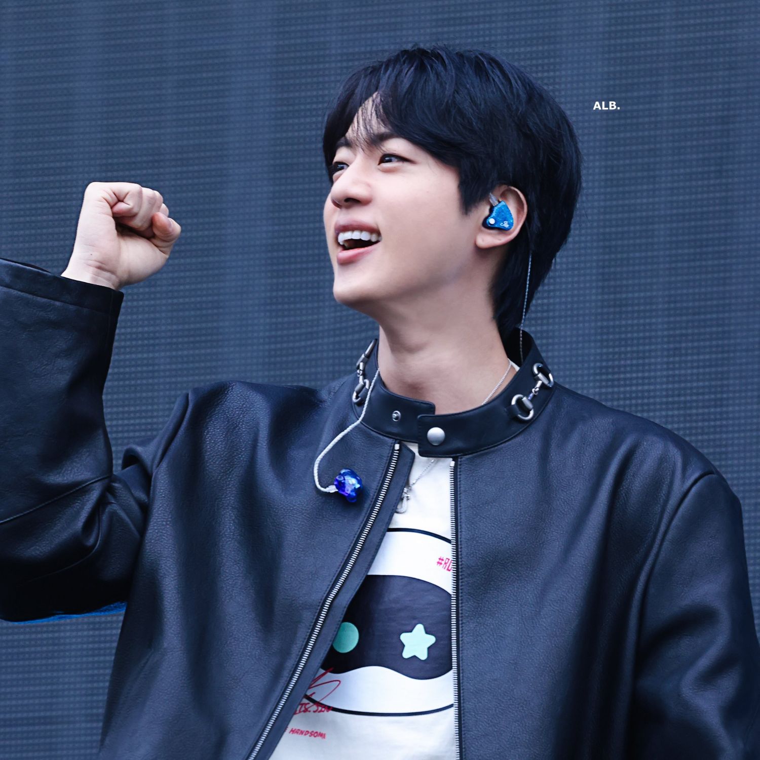 Momen yang diabadikan oleh penggemar Jin (BTS)