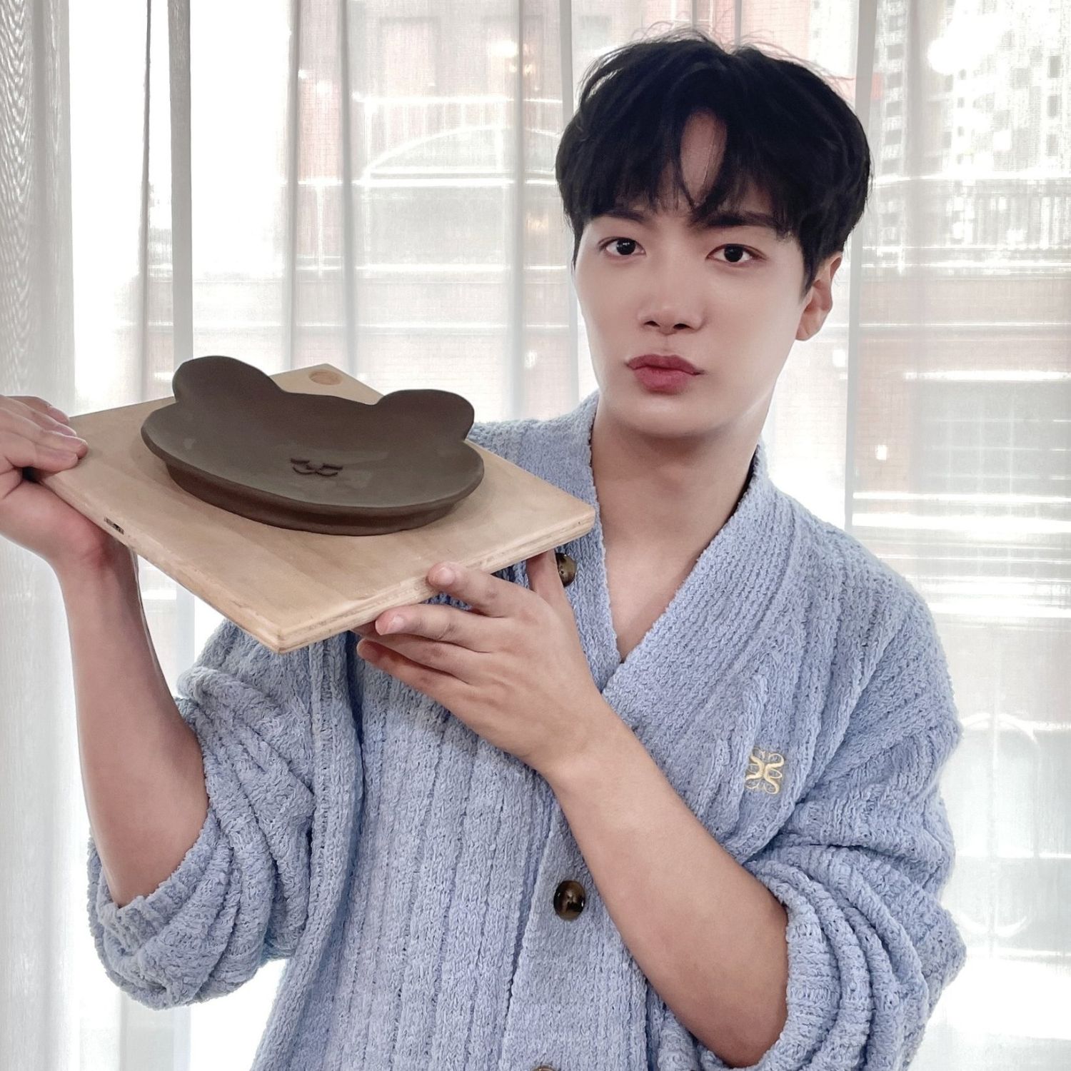 A moment captured by Kim Jonghyeon's fan