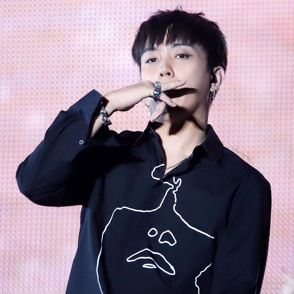 Recent activity shot of Eun Jiwon (SECHSKIES)
