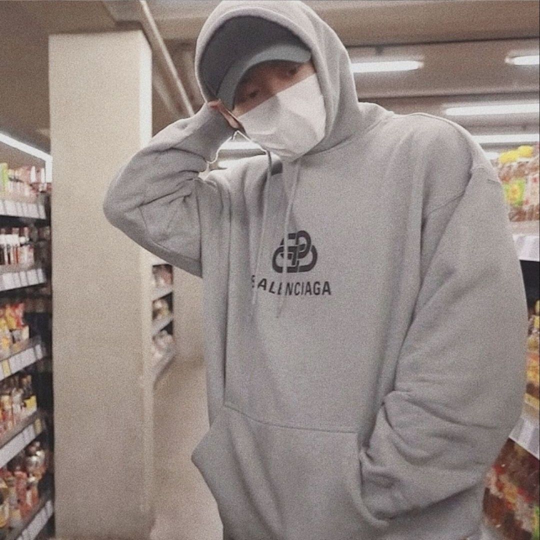 Recent activity shot of Chanyeol (EXO)